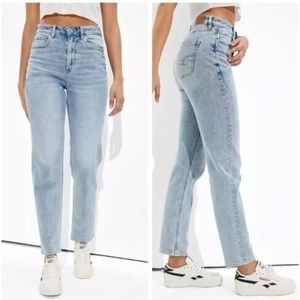 American Eagle mom straight Jean, 6 reg, light wash, super high rise